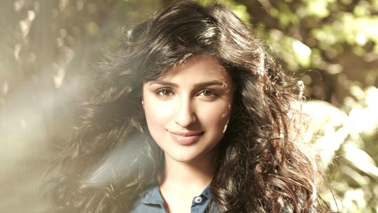Parineeti Chopra Hot and Sultry Pictures