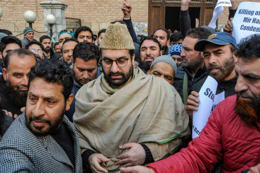 Security cover of five  Kashmiri separatists removed following Pulwama attack