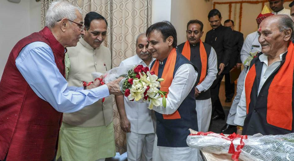 Congress ex-MLA Jawahar Chavda, sworn in as cabinet minster in BJP