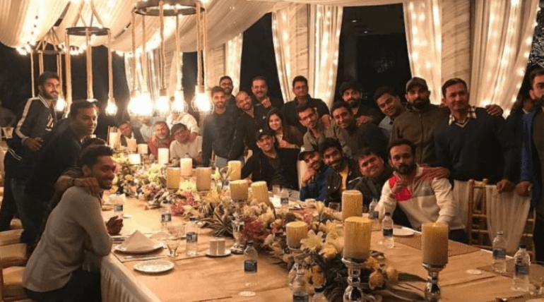 MS Dhoni Hosts a Grand Dinner For Team Members at his Home Residence